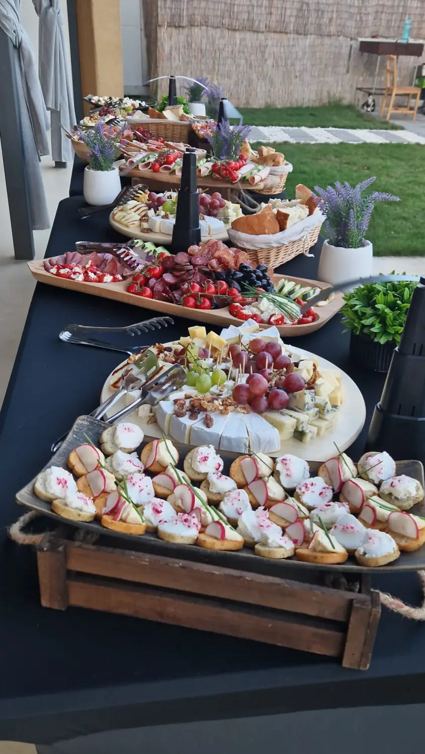 Chefii la Domiciliu – Gătit live pentru evenimente la Curly Garden
