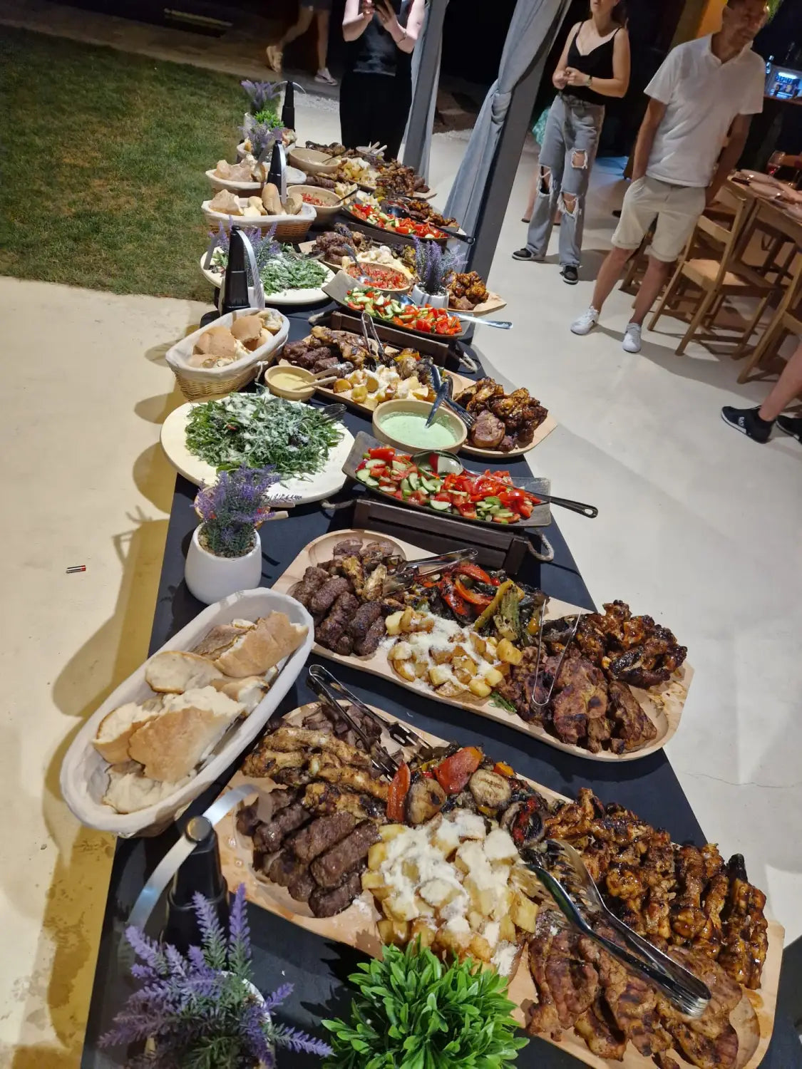 Chefii la Domiciliu – Gătit live pentru evenimente la Curly Garden